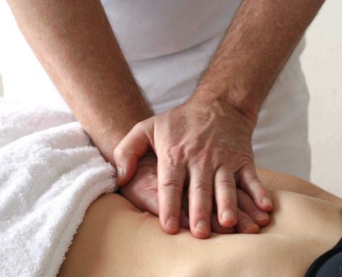 LWS wird osteopathisch behandelt